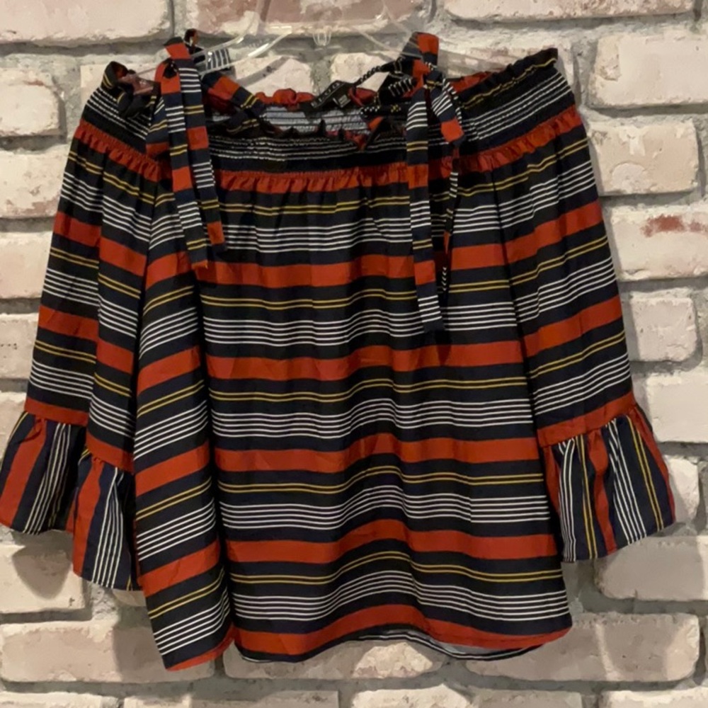 Pre-Owned Off the Shoulder Eloquii Blouse with ties. size 14/16.